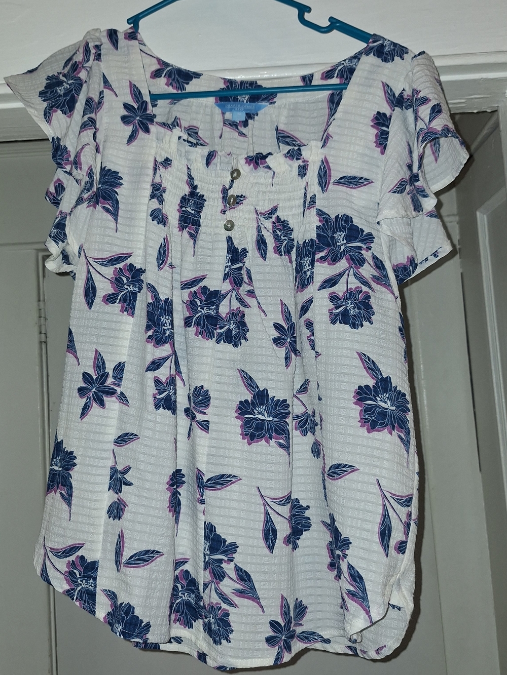 Draper James White Floral Button-Front Ruffle Sleeve Top
